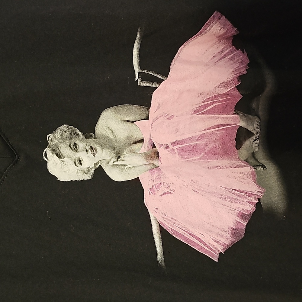 Marilyn Monroe Size small tee shirt